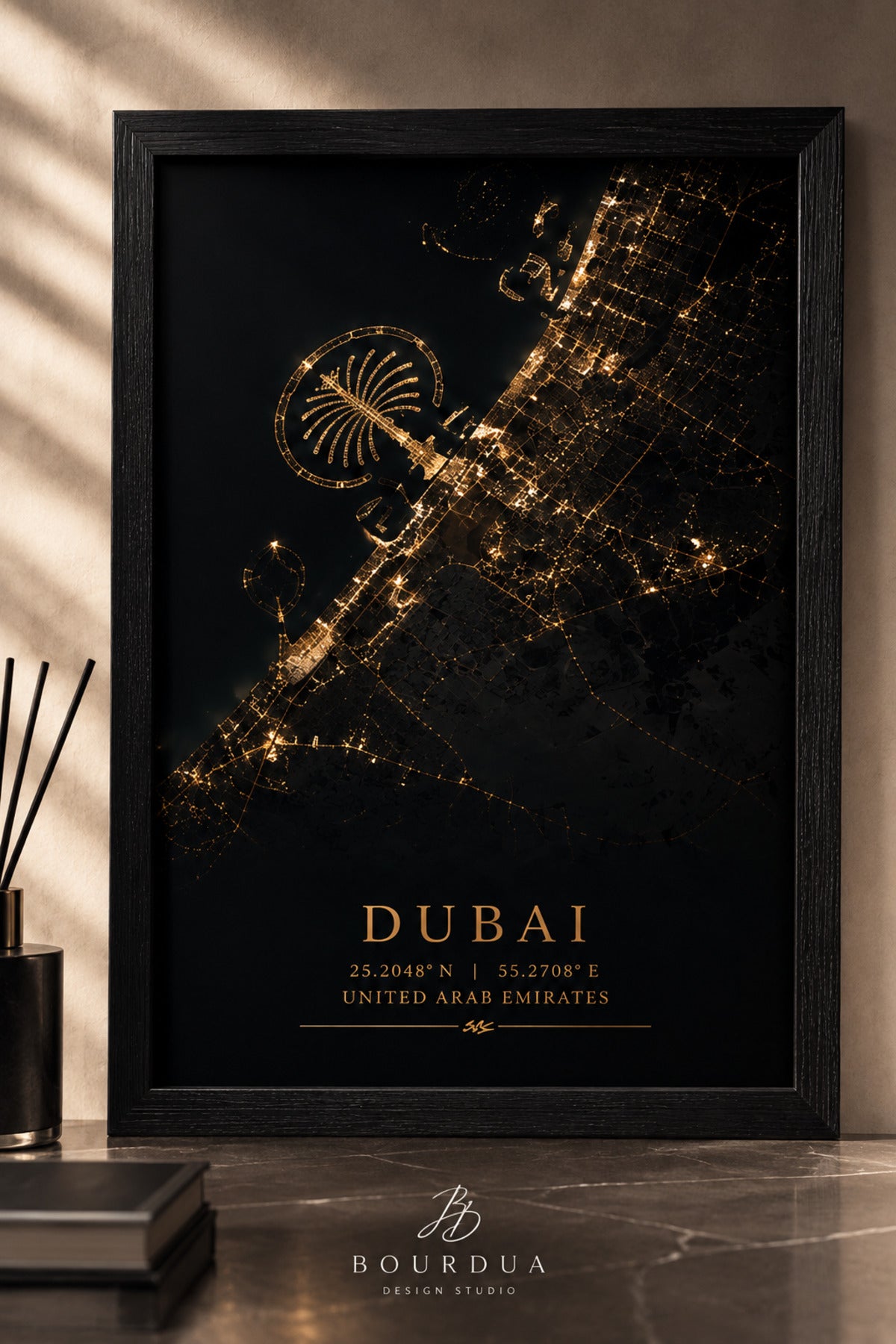 Dubai Golden Map A3+ Çerçeveli Duvar Tablosu | Siyah Altın Şehir Haritası | Siyah Doğal Ahşap Çerçeve – Antik Ceviz – ürün görseli 1