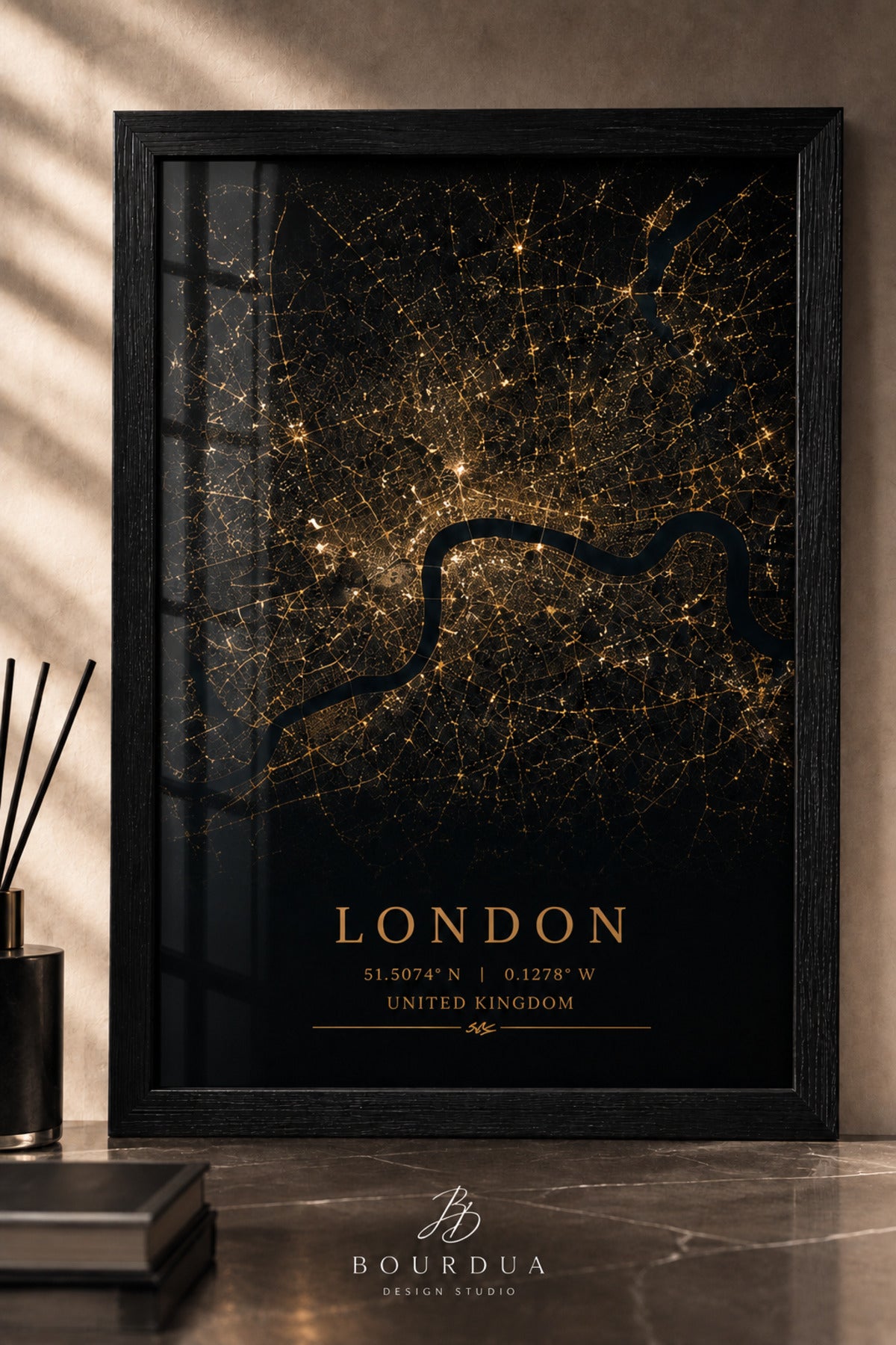 London A3+ Çerçeveli Duvar Tablosu | Londra Şehir Haritası | Siyah Gold Modern Duvar Dekoru – Antik Ceviz – ürün görseli 1